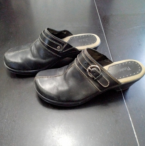 Eastland Mae Clog     Size 9 - Picture 1 of 5